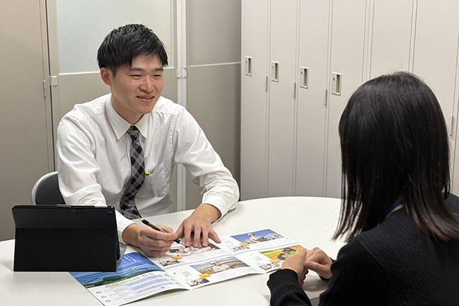 写真：面談をする様子