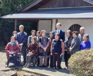 湯川村訪問集合写真