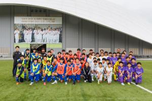 岩渕亜依さんによるサッカー教室集合写真