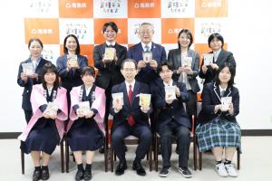 6次化商品共同開発報告表敬訪問集合写真