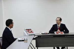 JAふくしま未来およびJA東西しらかわによるいちご「ゆうやけベリー」の贈呈写真１