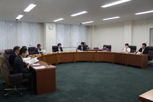 総務委員会（採決）の写真