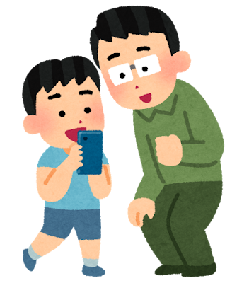 親子でスマートフォンを見ている画像