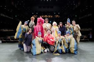 山田選手と劇団員の皆さん