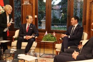 意見交換を行う知事2