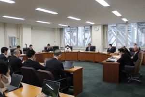 常任委員会採決（総務委員会）の写真