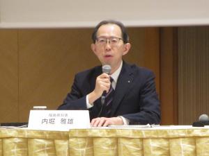 知事が話している様子