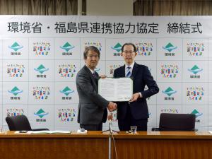 協定書を披露する様子