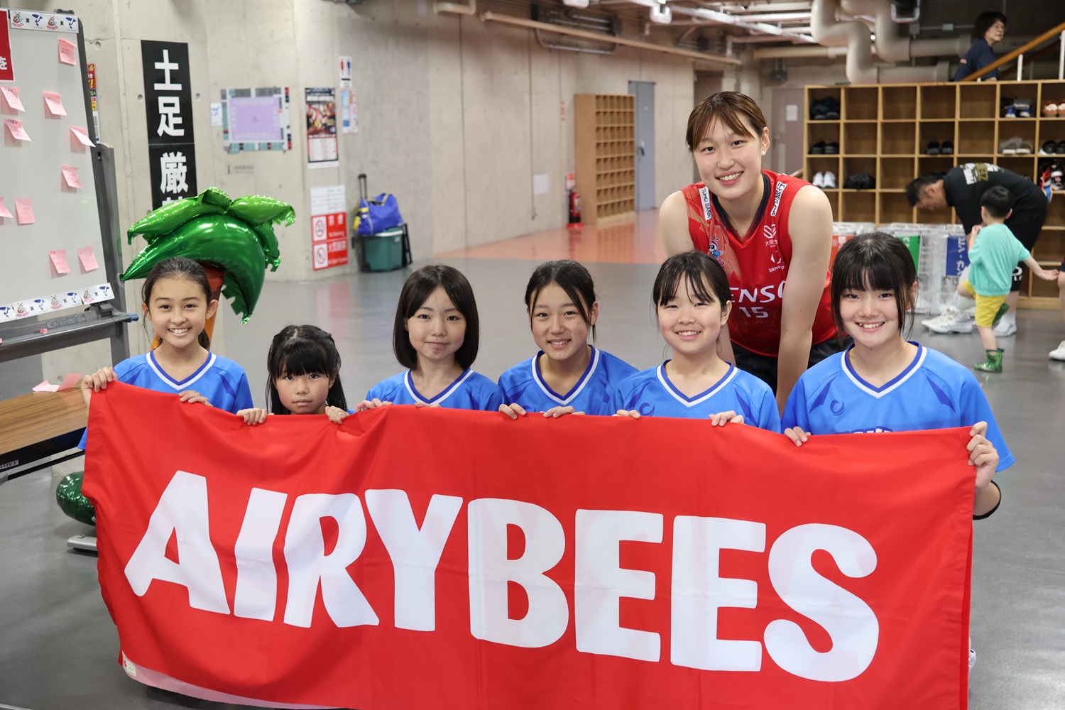 子供たちと選手の写真