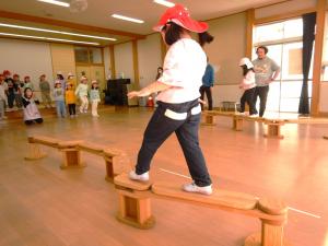 木製遊具を使った運動会